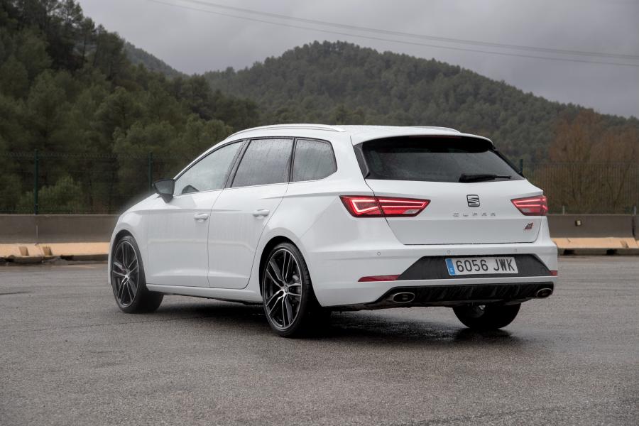  Seat Leon ST Cupra 300 2017 года  (WW) (фото 10 из 49)